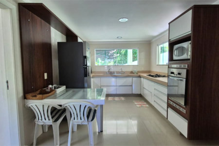 Casa à venda com 6 quartos, sendo 4 suítes, em Ferradura, Armação dos Búzios, RJ