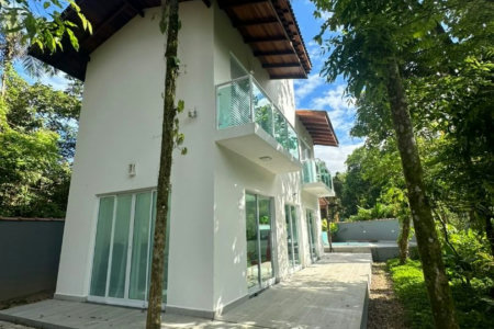 Sobrado com 3 dormitórios à venda, 269 m² por R$ 1.280.000,00 - Sertão do Camburi - São Sebastião/SP