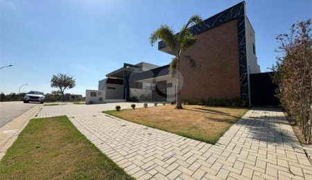 Casa à venda ou para alugar com 4 suítes no condomínio Alphaville Castelo, Itu - SP