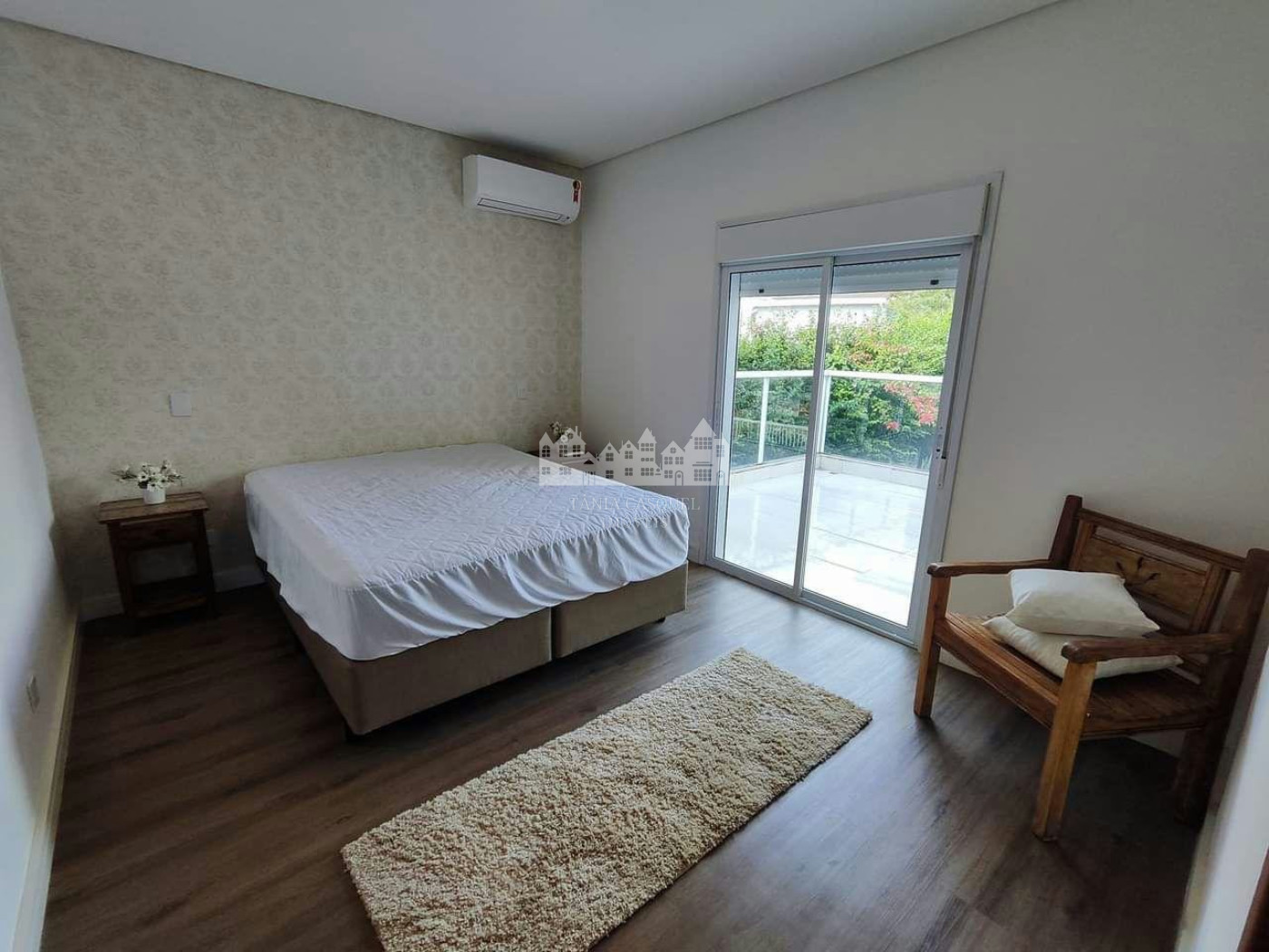 Casa à venda com 6 suítes no condomínio Portal Ouro Verde, Atibaia - SP