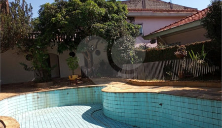 Sobrado à venda com 3 suítes em Bosque da Saúde, São Paulo, SP