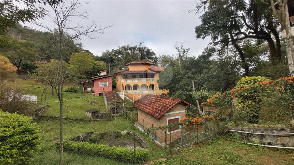 Sobrado à venda com 3 quartos, sendo 2 suítes, em Serra da Cantareira, Mairiporã, SP