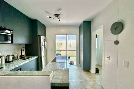 Casa à venda com 3 quartos, sendo 1 suíte, no condomínio Villaggio Viana, Cotia - SP