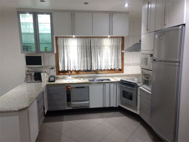 Casa à venda com 3 suítes no condomínio Alpes da Cantareira, Mairiporã - SP