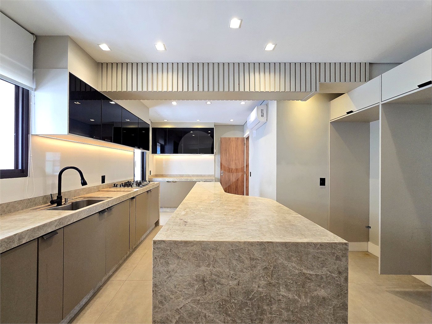 Apartamento à venda com 5 quartos, sendo 4 suítes, em Santa Cecília, São Paulo, SP
