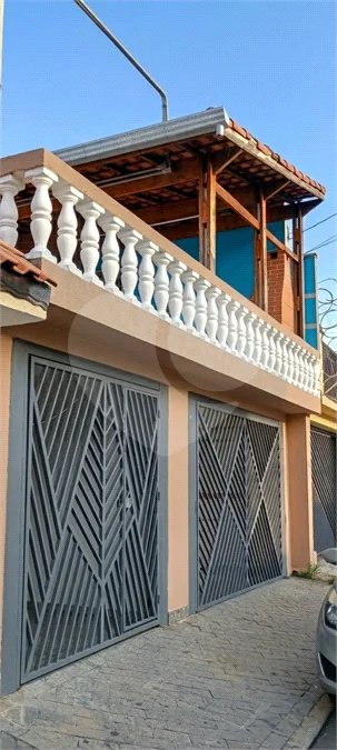 Casa à venda na Vila Galvão, com 210 m²