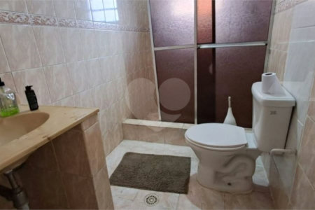 Sobrado à venda com 2 quartos, sendo 1 suíte, em Vila Zat, São Paulo, SP