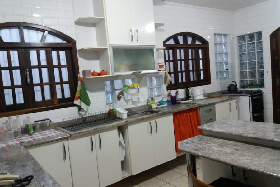 Sobrado à venda com 4 quartos, sendo 1 suíte, em Tremembé, São Paulo, SP