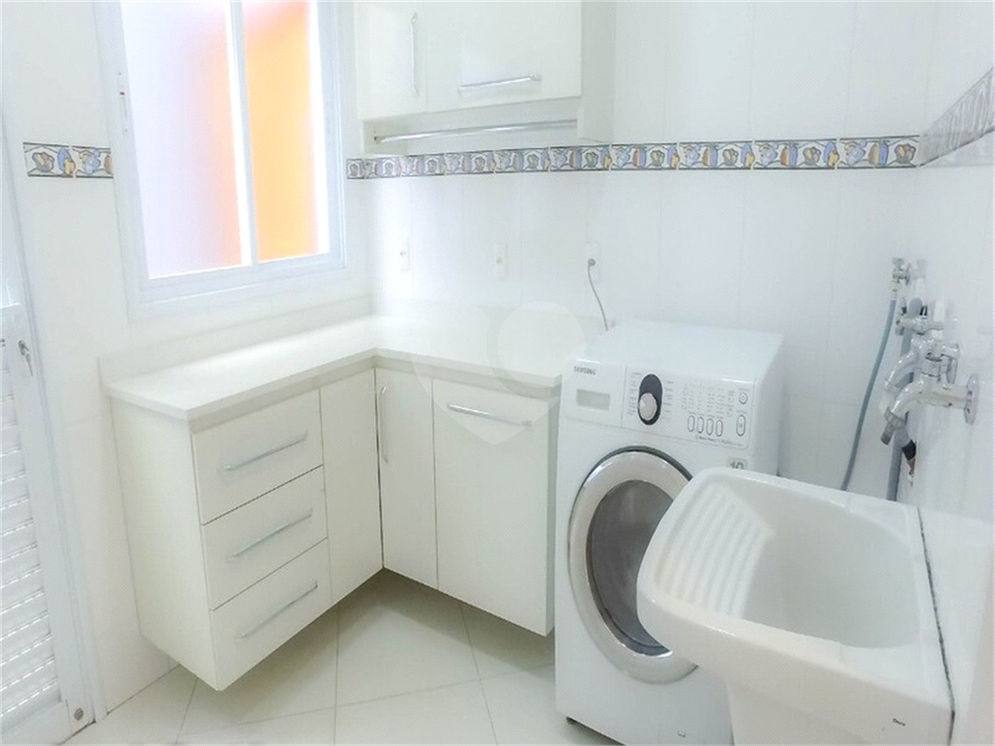 Casa à venda com 3 quartos, sendo 1 suíte, no condomínio Belvedere 2, Votorantim - SP