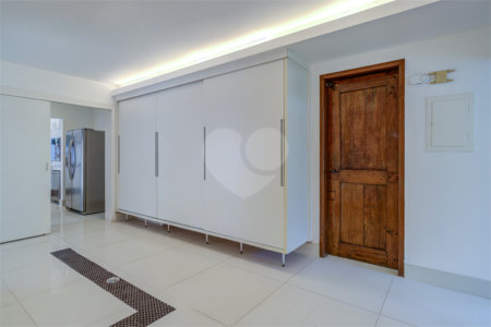 Casa para alugar com 5 quartos, sendo 3 suítes, no condomínio Chácara Flora, São Paulo - SP