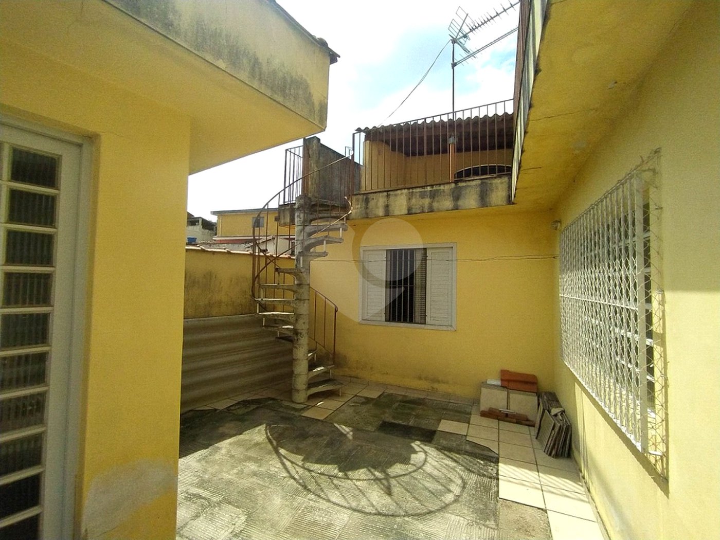 Casa à venda com 6 quartos, sendo 2 suítes, em Chora Menino, São Paulo, SP