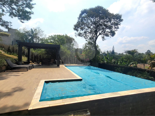 Casa à venda ou para alugar com 4 quartos, sendo 2 suítes,  no condomínio Cantareira, Mairiporã - SP