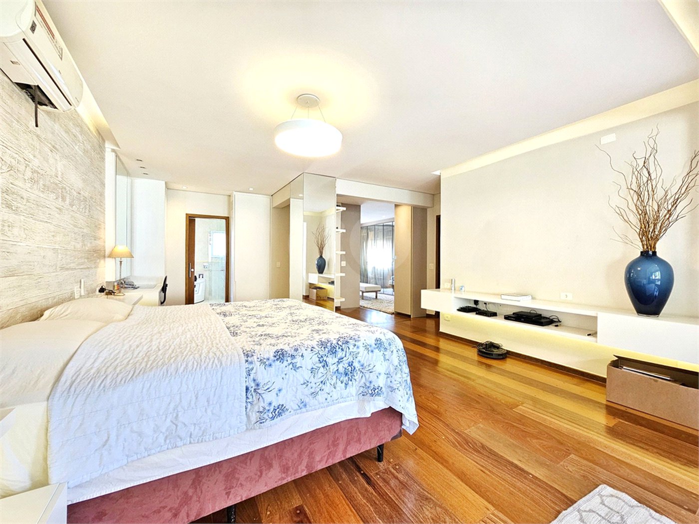 Casa à venda com 4 suítes no condomínio Ville Courchevel, São Paulo - SP
