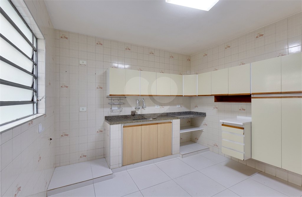 Sobrado à venda com 4 quartos, sendo 1 suíte, em Jardim Prudência, São Paulo, SP