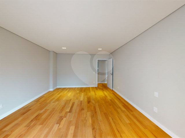 Apartamento à venda com 3 quartos, sendo 1 suíte,  em Higienópolis, São Paulo, SP