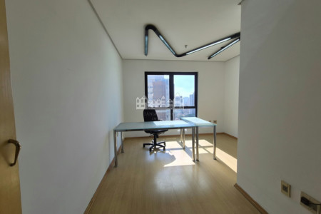 Sala Comercial à Venda no Edifício Paulista Tower – Rua Vergueiro, próximo ao Metrô Ana Rosa
