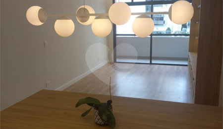 Apartamento à venda com 2 quartos, sendo 1 suíte,  em Vila Olímpia, São Paulo, SP