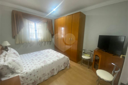 Casa à venda com 3 suítes em Vila Carrão, São Paulo, SP