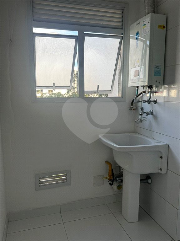 Apartamento para alugar com 3 quartos, sendo 1 suíte, em Parque Reboucas, São Paulo, SP