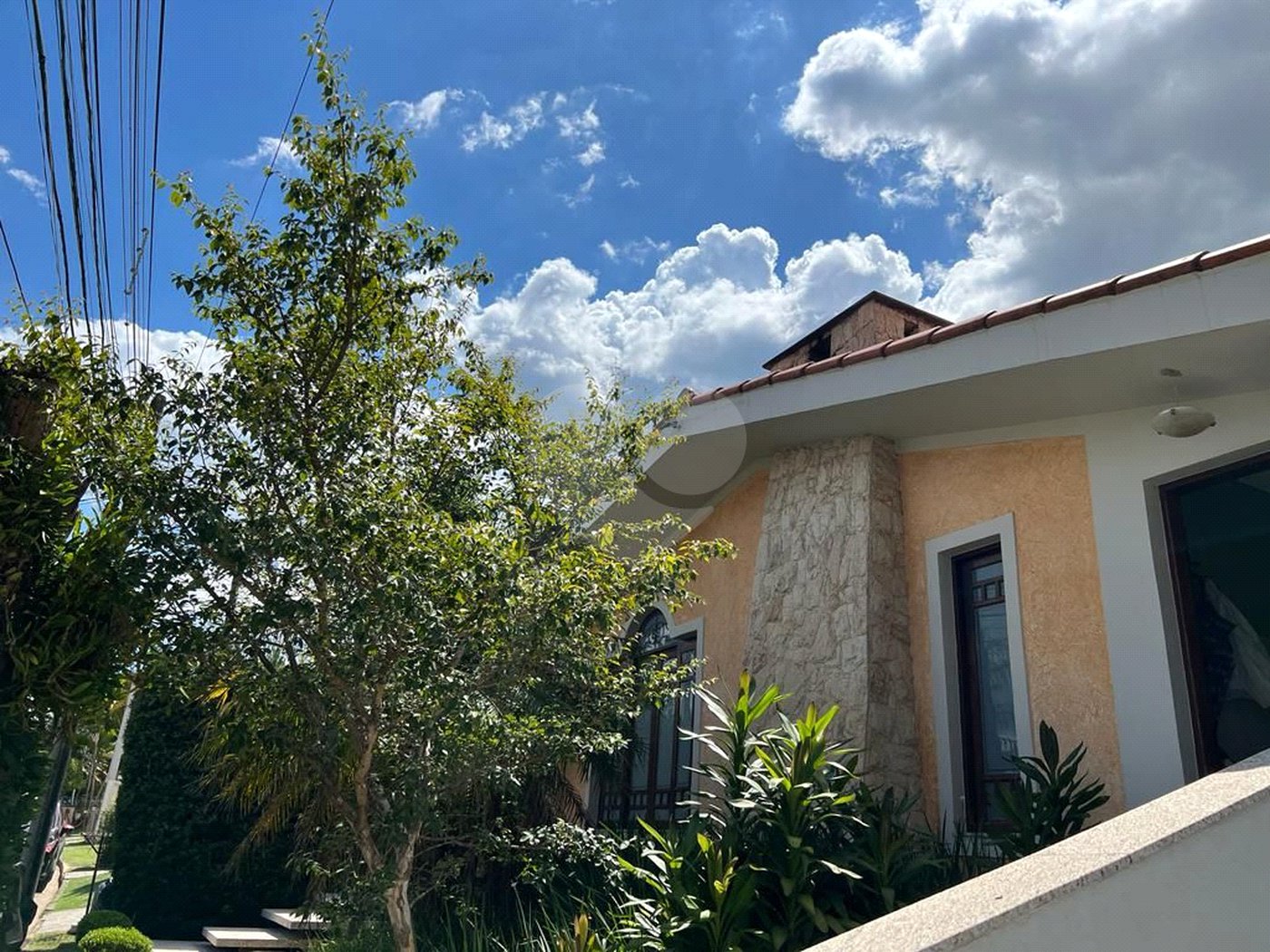 Casa à venda com 2 suítes no condomínio Recanto dos Ipes, Atibaia - SP