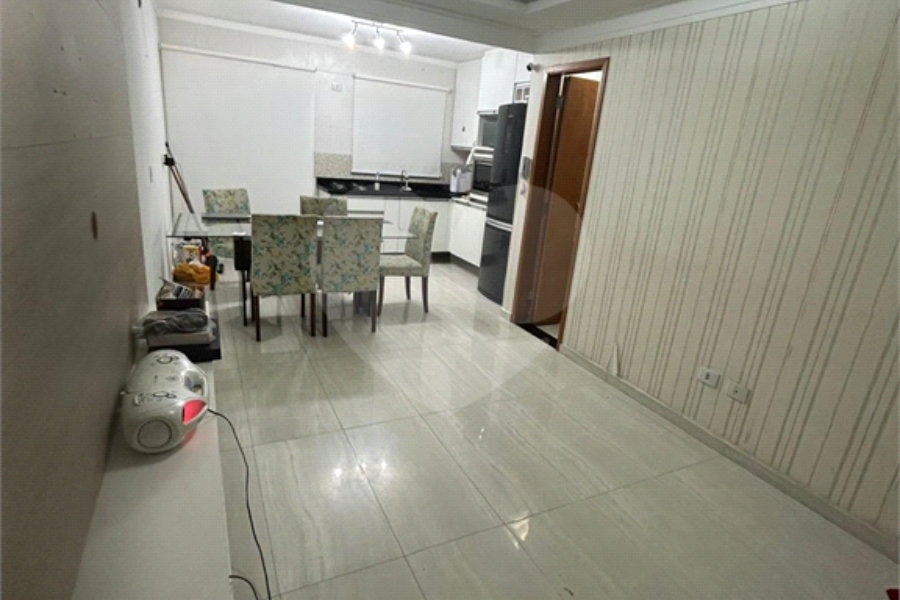 Casa à venda ou para alugar com 3 quartos, sendo 2 suítes,  no condomínio Residencial Erika, São Paulo - SP