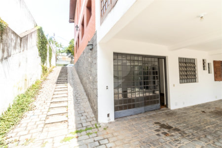 Sobrado à venda com 5 quartos, sendo 3 suítes, em Alto da Boa Vista, São Paulo, SP