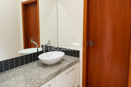 Casa à venda com 3 quartos, sendo 1 suíte, no condomínio Portal das Àguas, Três Lagoas - MS