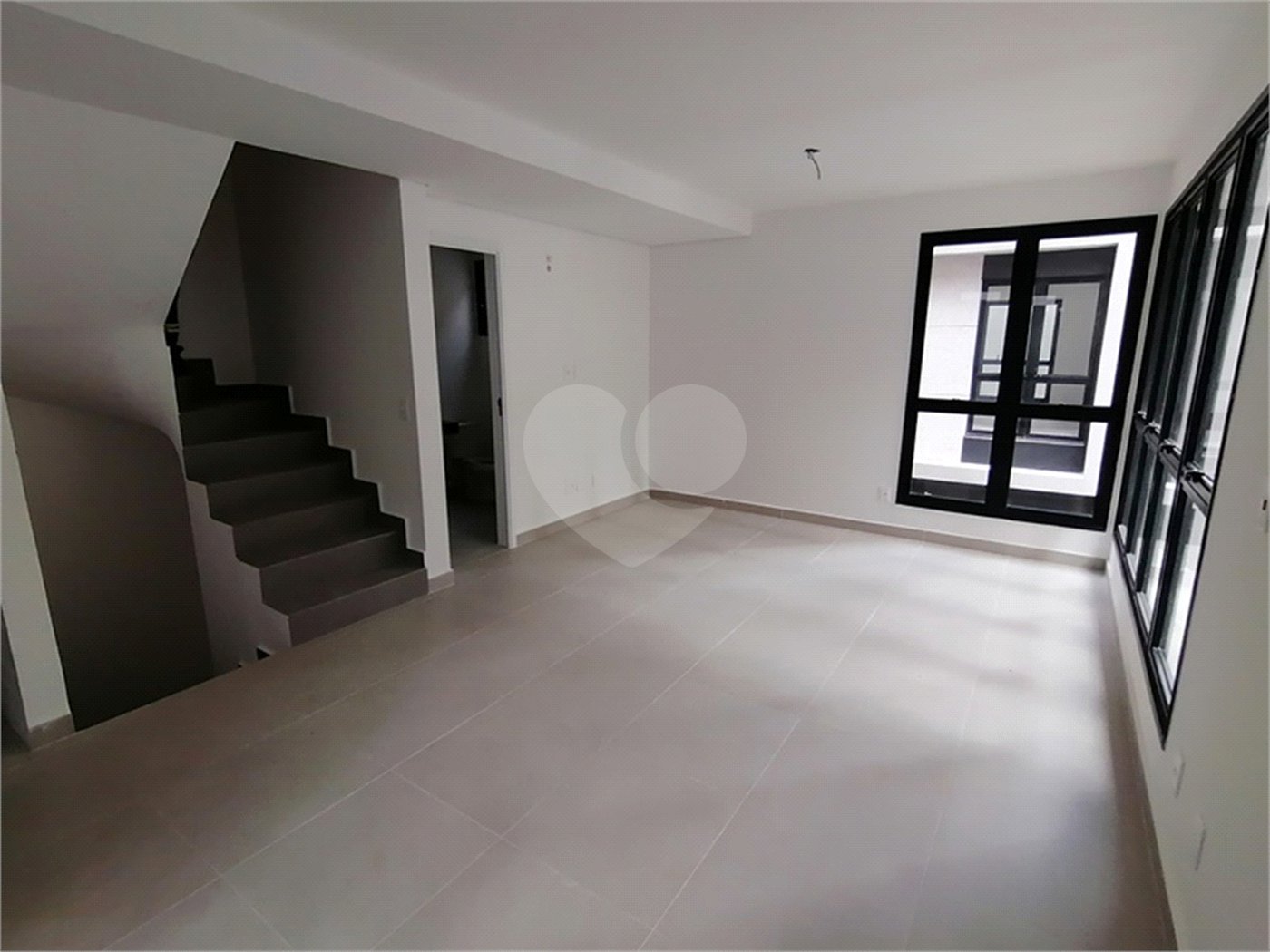 Casa à venda ou para alugar com 3 quartos, sendo 1 suíte,  no condomínio Cube Tutóia, São Paulo - SP