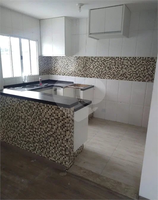 Sobrado à venda com 3 quartos em Jardim Estela Mari, Cotia, SP