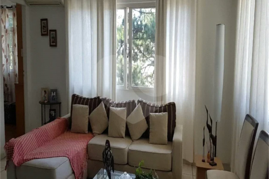 Casa à venda com 4 quartos, sendo 2 suítes, no condomínio Ibiratiba, São Paulo - SP