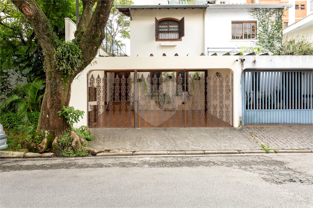 Casa à venda com 4 quartos, sendo 2 suítes, em Campo Belo, São Paulo, SP