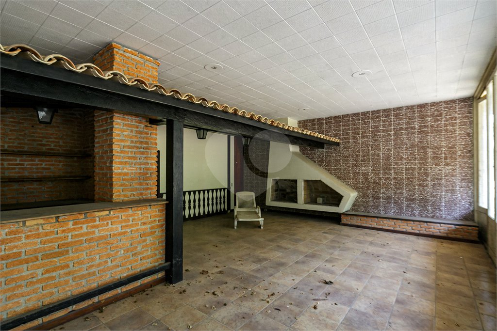 Casa à venda com 5 quartos, sendo 3 suítes, no condomínio Chácara Flora, São Paulo - SP