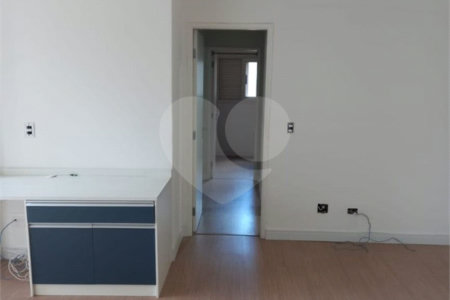 Apartamento à venda com 3 quartos, sendo 1 suíte,  em Vila Olímpia, São Paulo, SP