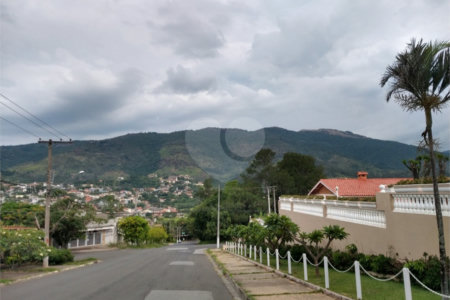 Casa à venda com 2 suítes no condomínio Olido, Atibaia - SP