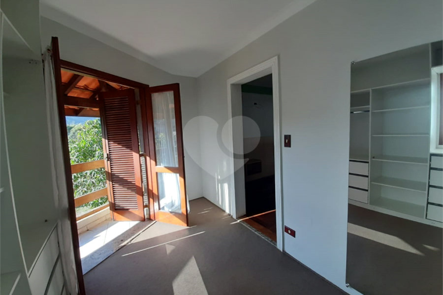 Casa à venda com 5 quartos, sendo 1 suíte, no condomínio Alpes de Mairiporã, Mairiporã - SP