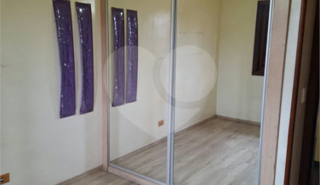 Casa à venda com 4 quartos, sendo 1 suíte,  no condomínio Conjunto Residencial Green Village I, Mogi das Cruzes - SP