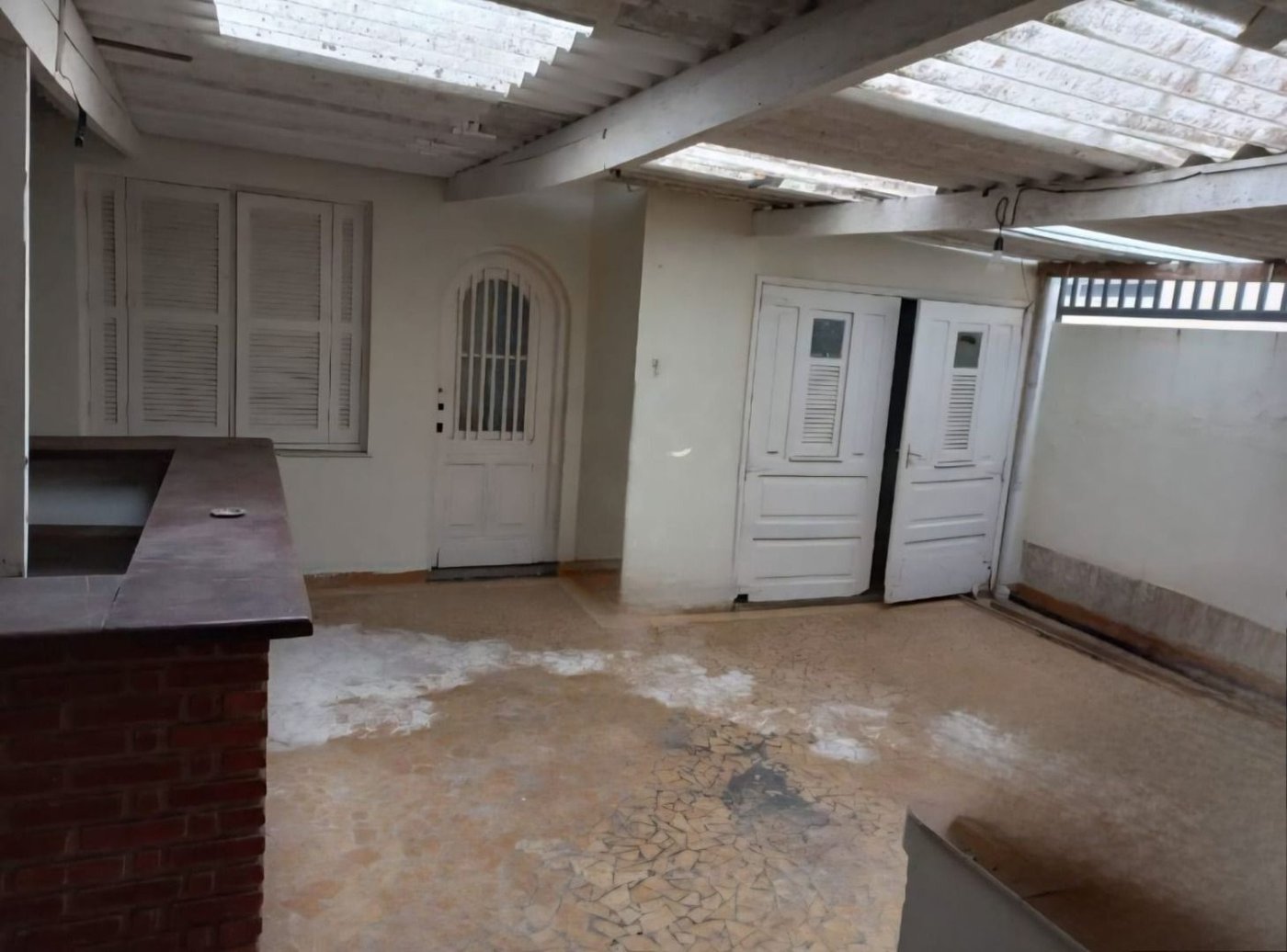 Casa/ Sobrado Amplo no Boqueirão/ Santos/SP