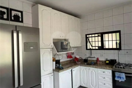 Sobrado à venda com 3 quartos, sendo 1 suíte, em Parque Maria Domitila, São Paulo, SP