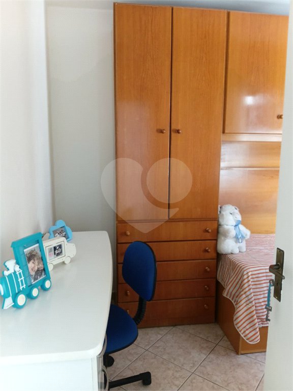 Sobrado em condomínio fechado com 3 dormitórios e 100m2
