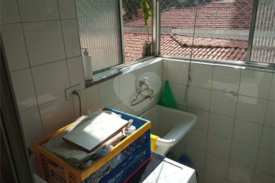 Lindo apartamento, muito bem conservado, com bom espaço interno.