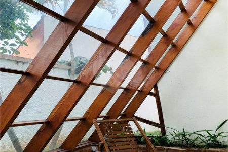Sobrado à venda com 4 quartos, sendo 3 suítes, em Interlagos, São Paulo, SP