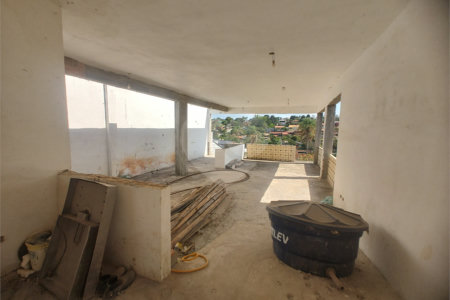 Terreno 810 metros à venda em Atibaia com projeto aprovado exclusivo de alto padrão com construção inacabada