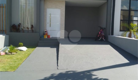 Casa à venda com 2 quartos, sendo 1 suíte,  no condomínio Residencial Jardim, Sorocaba - SP