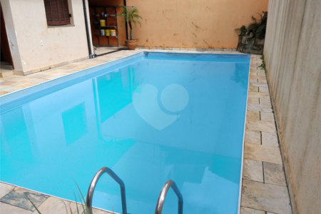Casa à venda com 3 quartos, sendo 1 suíte,  em Vila Oliveira, Mogi das Cruzes, SP