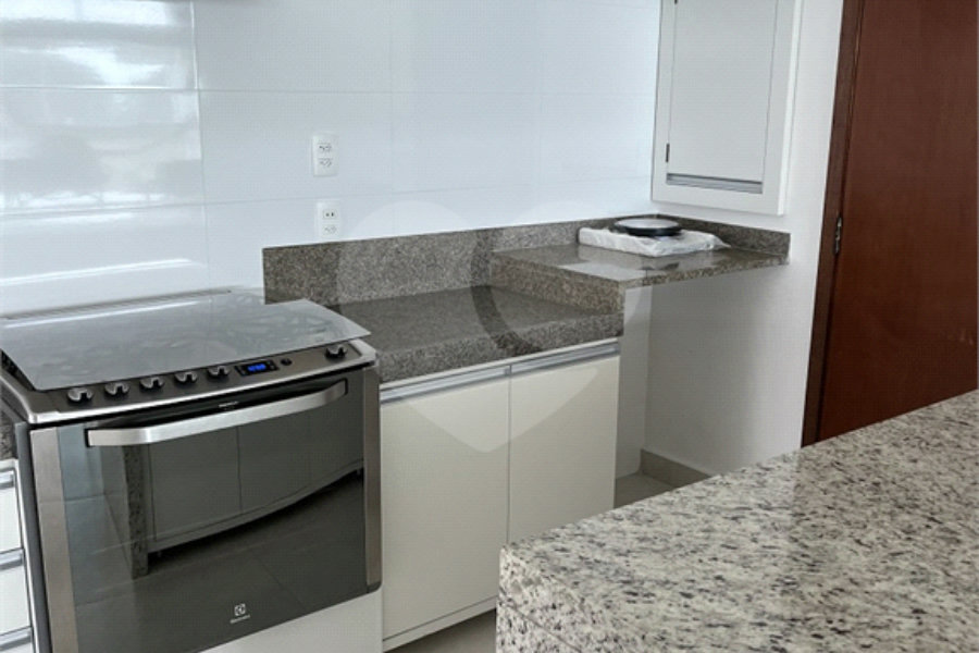 Apartamento à venda ou para alugar com 3 quartos, sendo 1 suíte, em Enseada, Guarujá, SP