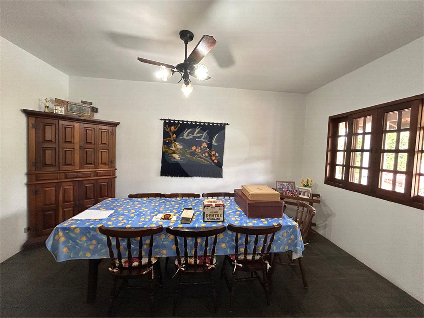Casa à venda com 5 quartos, sendo 3 suítes, no condomínio Estância Marambaia, Vinhedo - SP