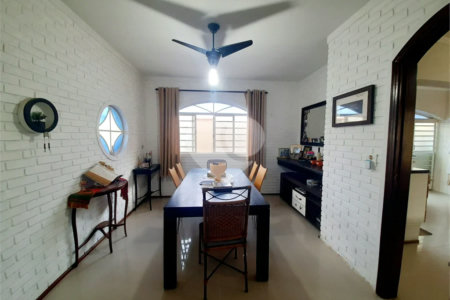 Casa Térrea à venda com 3 quartos, sendo 1 suíte, no Centro, Vinhedo, SP