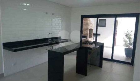 Casa à venda com 3 quartos, sendo 1 suíte,  no condomínio Horto Florestal Villagio, Sorocaba - SP