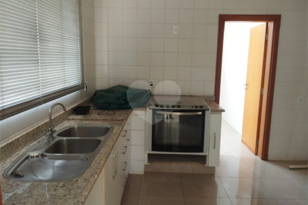 Sobrado à venda com 4 quartos, sendo 3 suítes, em Altos do Jaraguá, Araraquara, SP
