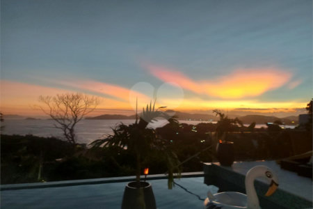 Casa à venda com 4 quartos, sendo 3 suítes, em Albatroz, Armação dos Búzios, RJ